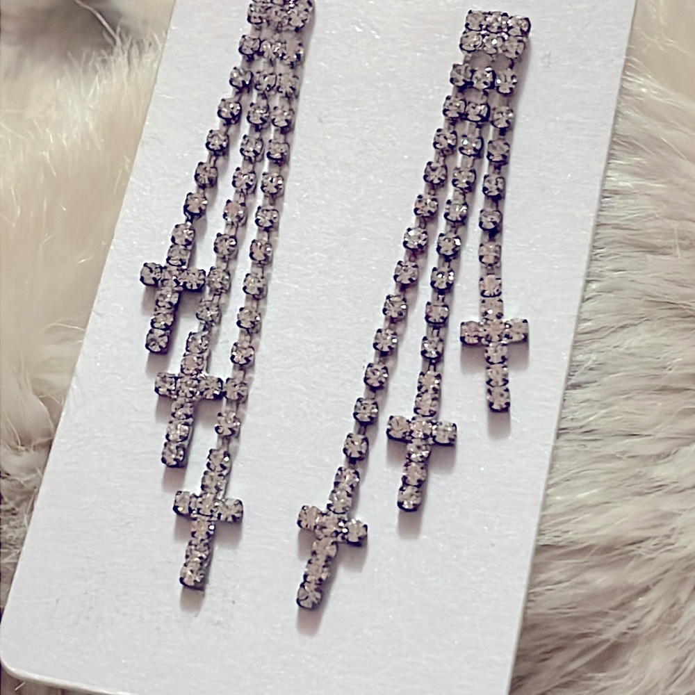 💎MACYS® STUNNING Three Crosses in Crystals Long Earrings💎